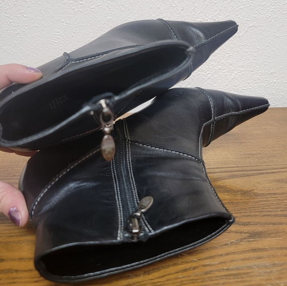 #15 Anne Klein AK Black Pointy-Toe Zip-Up Heeled Ankle Bootie 8.5M - Picture 7 of 14